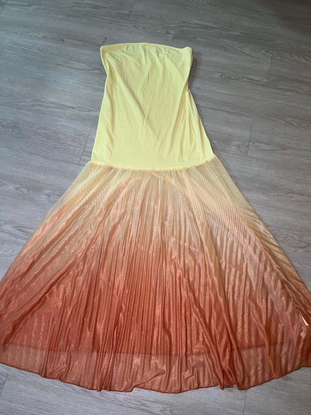 Missguided Yellow to Orange Ombre Pleated Maxi Dress Large